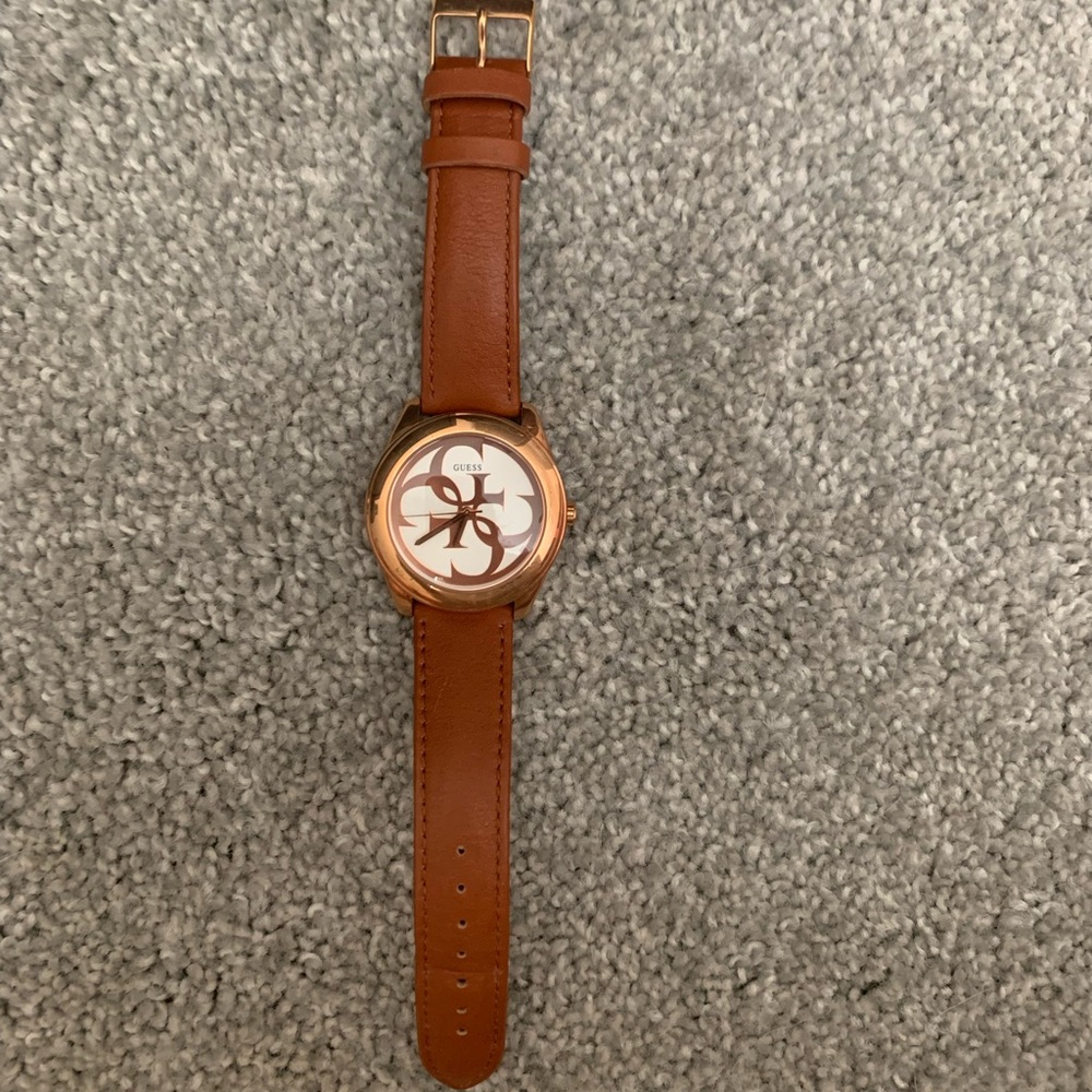 GUESS Women's Trendy Rose Gold-Tone Stainless Steel Watch with Analog Dial